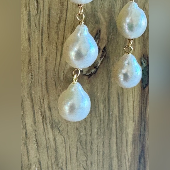 ANTHROPOLOGIE NWT Freshwater Pearl Drop Earrings Length 4” Natural - Picture 4 of 5